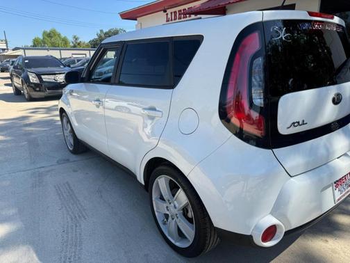 White 2016 Kia Soul !