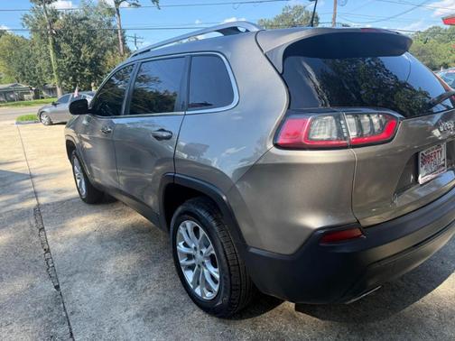 Gold 2019 Jeep Cherokee Latitude