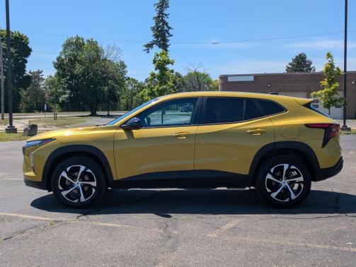 Nitro Yellow Metallic 2024 Chevrolet Trax 1RS