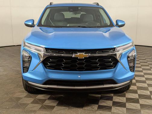 Marina Blue Metallic 2025 Chevrolet Trax LT