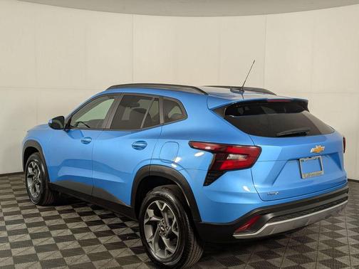 Marina Blue Metallic 2025 Chevrolet Trax LT