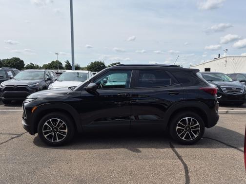 Mosaic Black Metallic 2026 Chevrolet Trailblazer LT