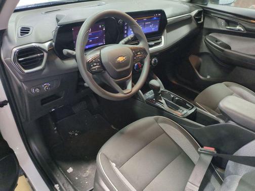 Summit White 2025 Chevrolet Trailblazer LT