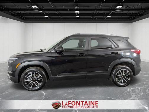 Mosaic Black Metallic 2025 Chevrolet Trailblazer LT