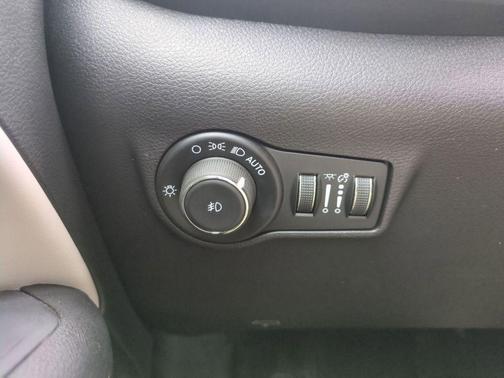 Bright White Clearcoat 2025 Jeep Compass Limited