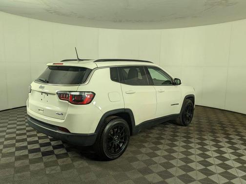 White Clearcoat 2018 Jeep Compass Latitude