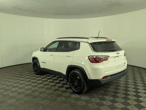 White Clearcoat 2018 Jeep Compass Latitude