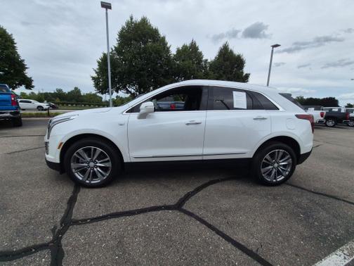 Crystal White Tricoat 2025 Cadillac XT5 Premium Luxury