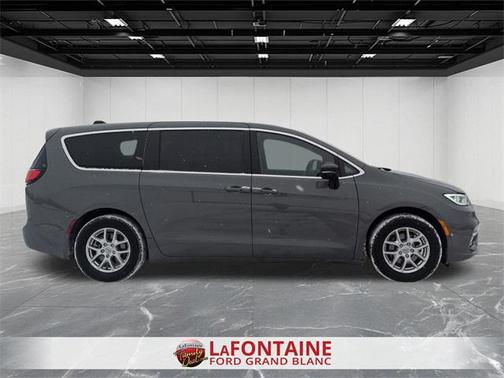 2025 Chrysler Pacifica L