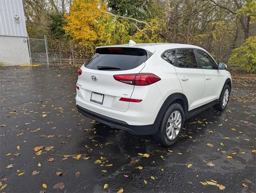 2021 Hyundai TUCSON SE