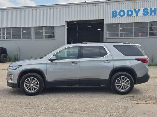 Sterling Gray Metallic 2023 Chevrolet Traverse LT Cloth