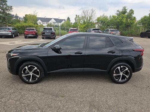 Mosaic Black Metallic 2024 Chevrolet Trax 1RS