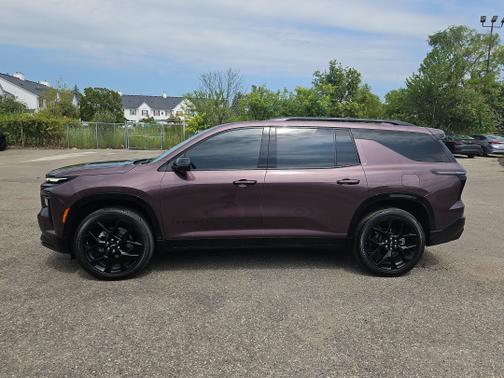Stardust Metallic 2024 Chevrolet Traverse RS
