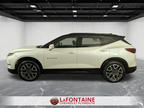 Iridescent Pearl Tricoat 2023 Chevrolet Blazer RS