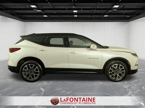 Iridescent Pearl Tricoat 2023 Chevrolet Blazer RS