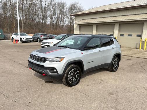 Bright White Clearcoat 2025 Jeep Compass Trailhawk