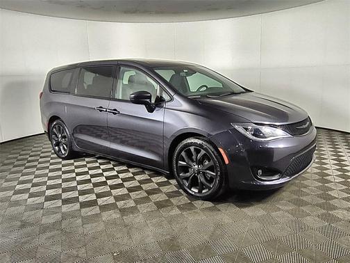 2020 Chrysler Pacifica Touring