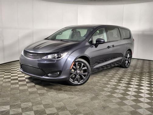 2020 Chrysler Pacifica Touring