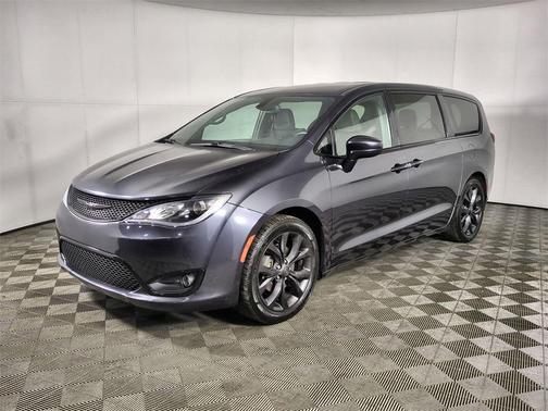 2020 Chrysler Pacifica Touring