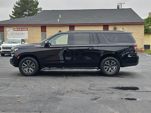 Black 2024 Chevrolet Suburban Z71