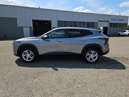 Sterling Gray Metallic 2024 Chevrolet Trax LS