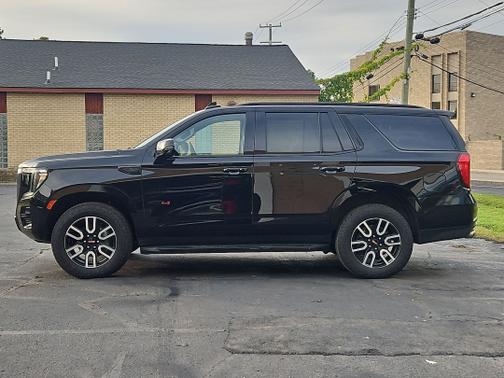 Onyx Black 2024 GMC Yukon AT4