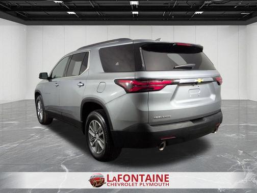 Sterling Gray Metallic 2023 Chevrolet Traverse LT Cloth