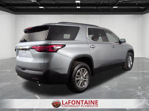 Sterling Gray Metallic 2023 Chevrolet Traverse LT Cloth