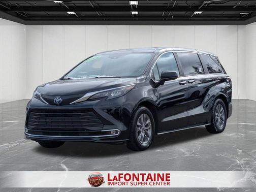 Midnight Black Metallic 2024 Toyota Sienna XLE