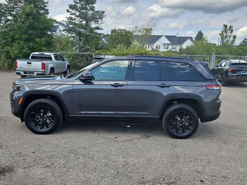 Baltic Gray Metallic Clearcoat 2025 Jeep Grand Cherokee Altitude X 4x4