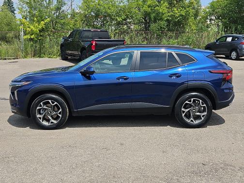 Blue Glow Metallic 2024 Chevrolet Trax LT