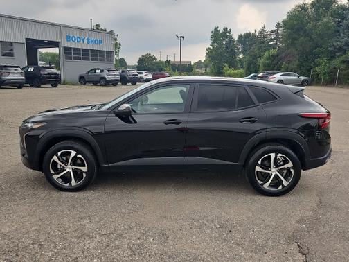 Mosaic Black Metallic 2024 Chevrolet Trax 1RS