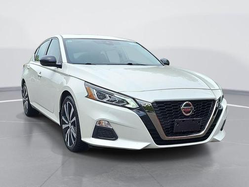 White 2020 Nissan Altima 2.5 SR