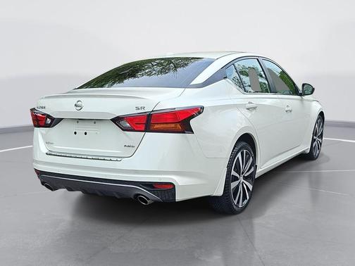 White 2020 Nissan Altima 2.5 SR