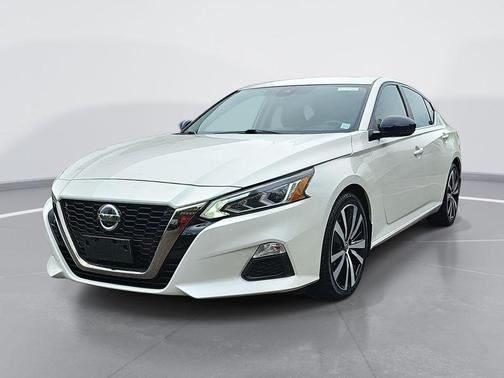 White 2020 Nissan Altima 2.5 SR