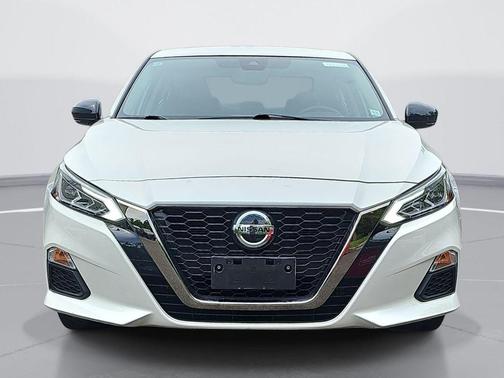 White 2020 Nissan Altima 2.5 SR
