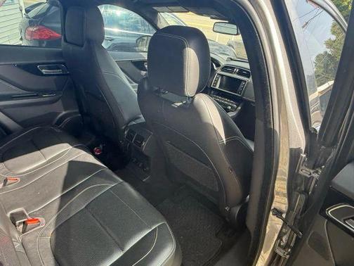 2017 Jaguar F-PACE 35t R-Sport