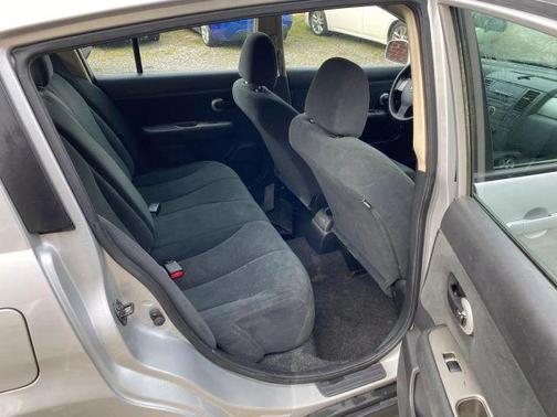 Brilliant Silver 2011 Nissan Versa 1.8 S