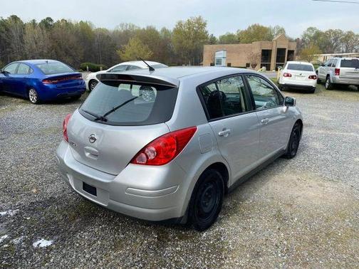 Brilliant Silver 2011 Nissan Versa 1.8 S