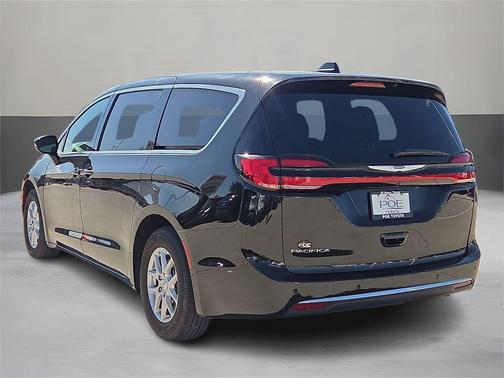 Diamond Black Crystal Pearlcoat 2025 Chrysler Pacifica L