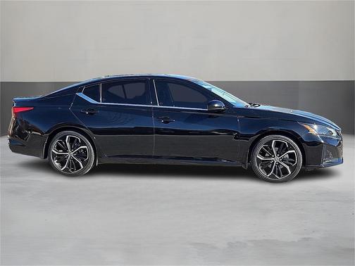2023 Nissan Altima SR FWD