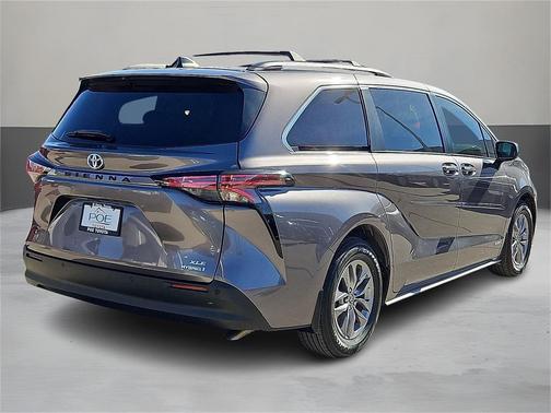 2021 Toyota Sienna XLE 8 Passenger