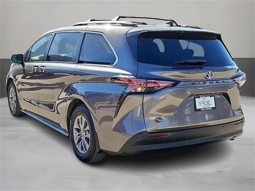 2021 Toyota Sienna XLE 8 Passenger