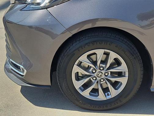 2021 Toyota Sienna XLE 8 Passenger