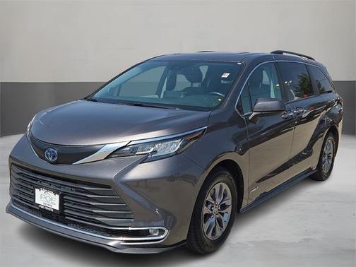 2021 Toyota Sienna XLE 8 Passenger