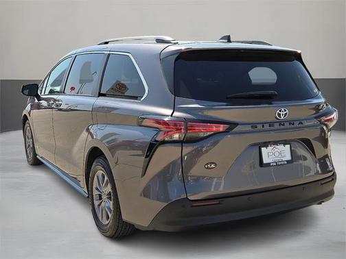 2021 Toyota Sienna XLE 8 Passenger