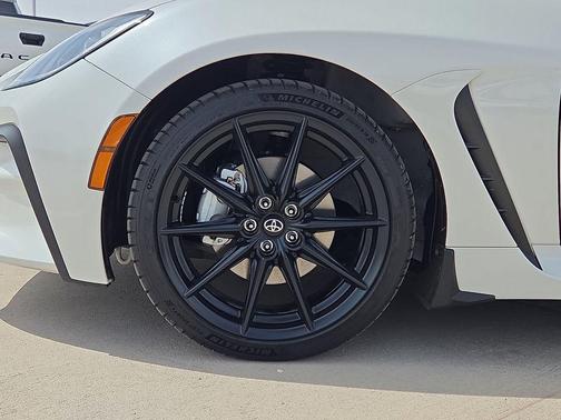 Halo 2025 Toyota GR86 Premium