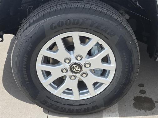 2025 Toyota Tacoma SR5