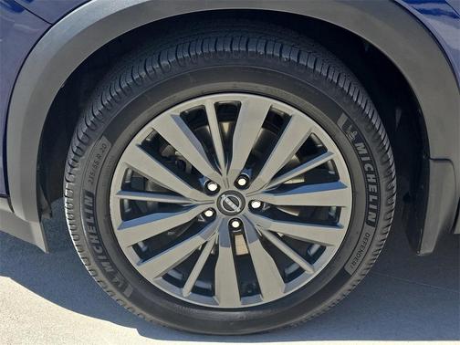 2022 Nissan Pathfinder SL 2WD