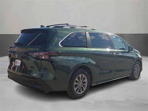 2023 Toyota Sienna LE